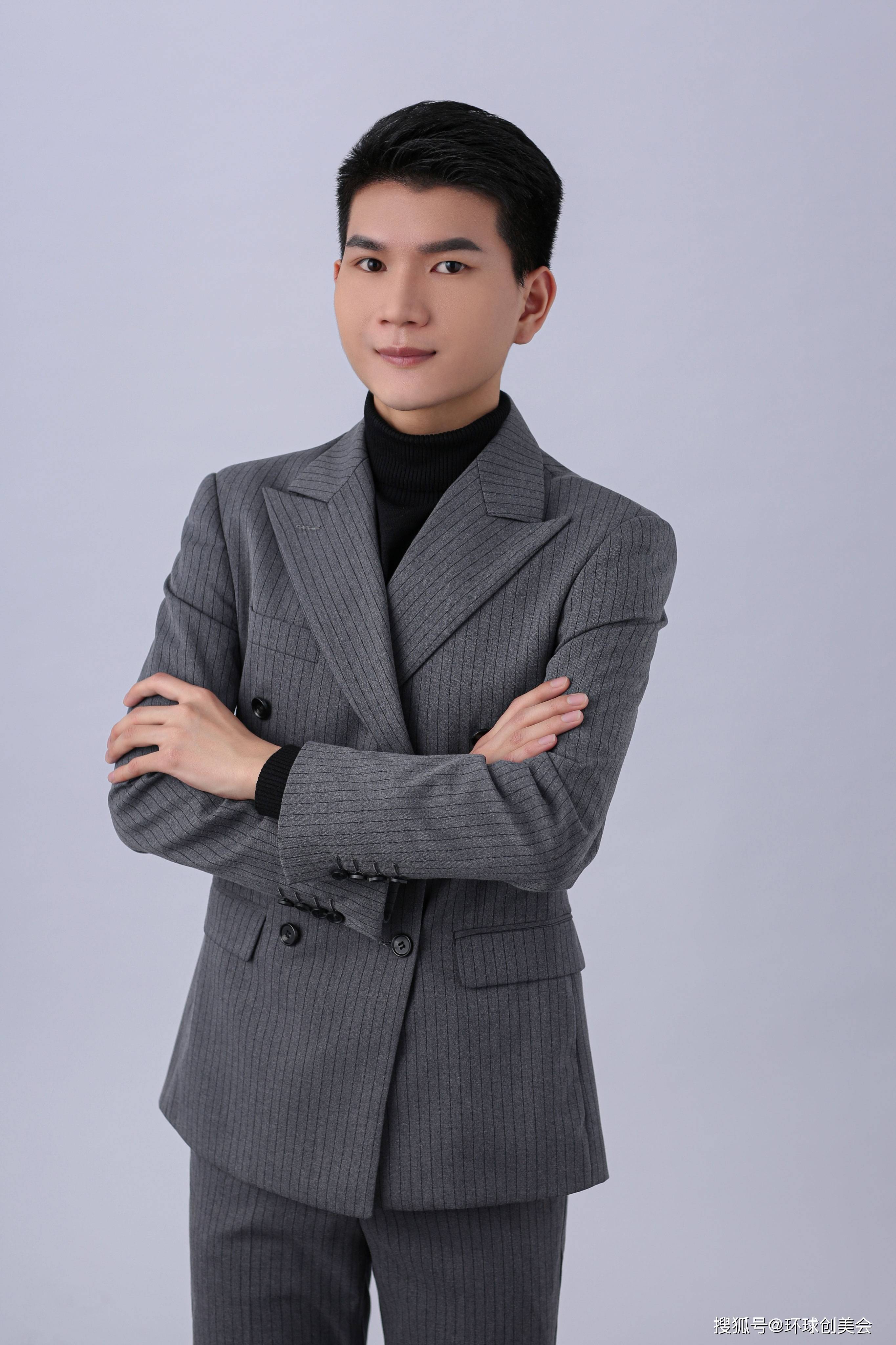 李莉火 视觉与舞美负责人
